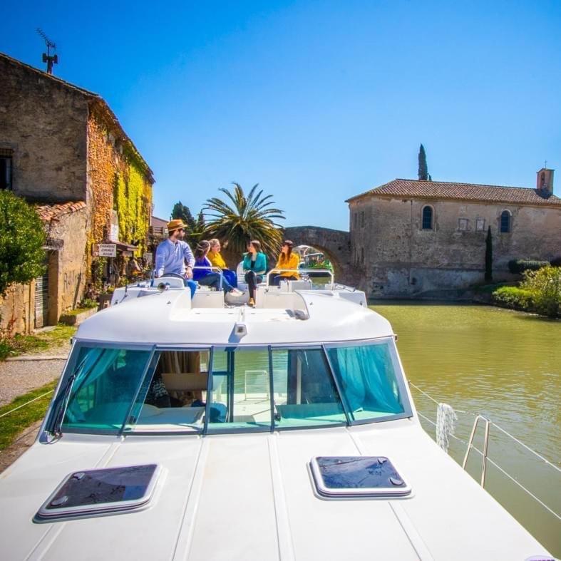 Napoleon Piscine&jacuzzi Villa *