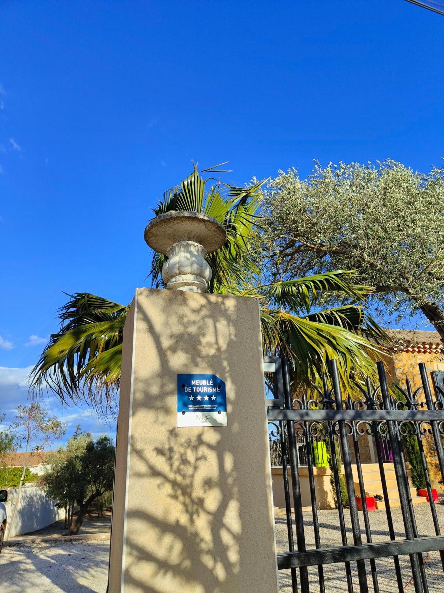 Napoleon Piscine&jacuzzi Villa